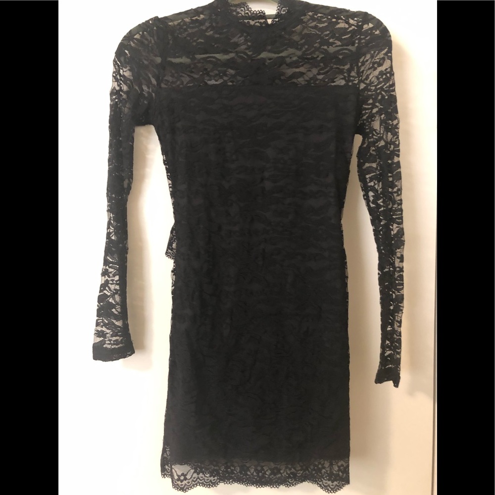 Short lace dress